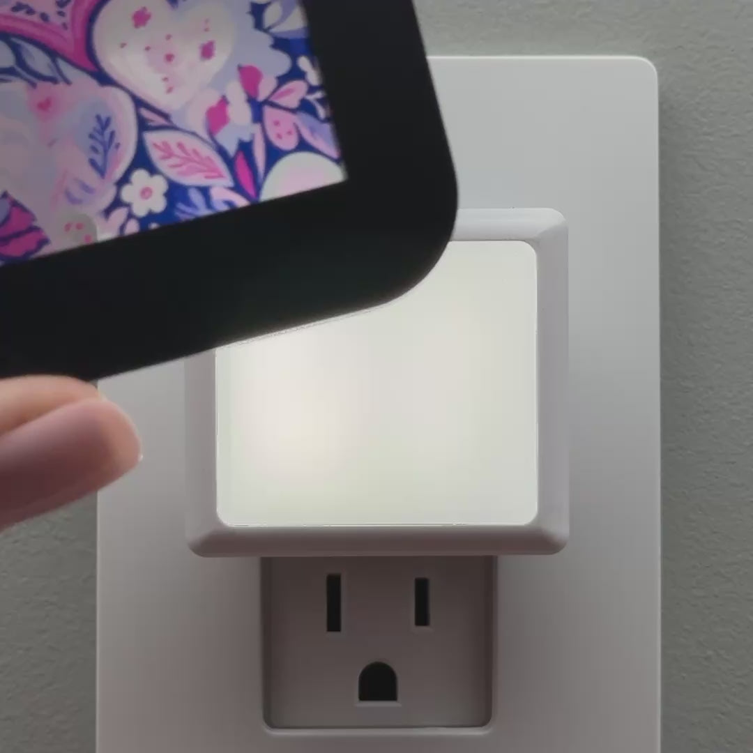 Load video: Botanical Hearts Night Light