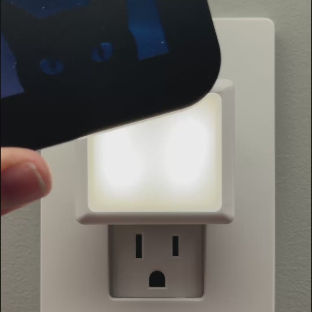 Load video: Peeking Cat Night Light Cover ONLY