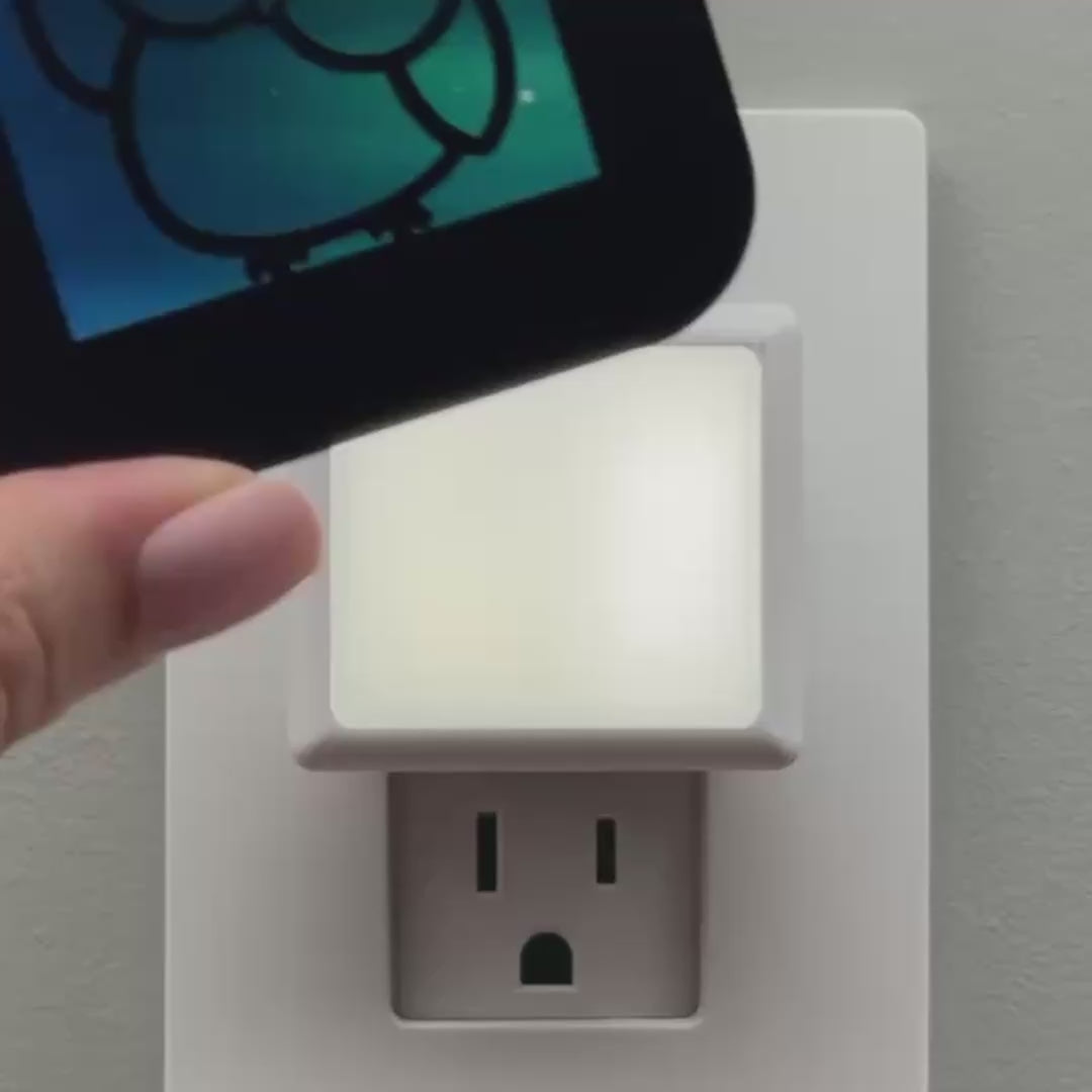 Load video: Waving Owl Night Light