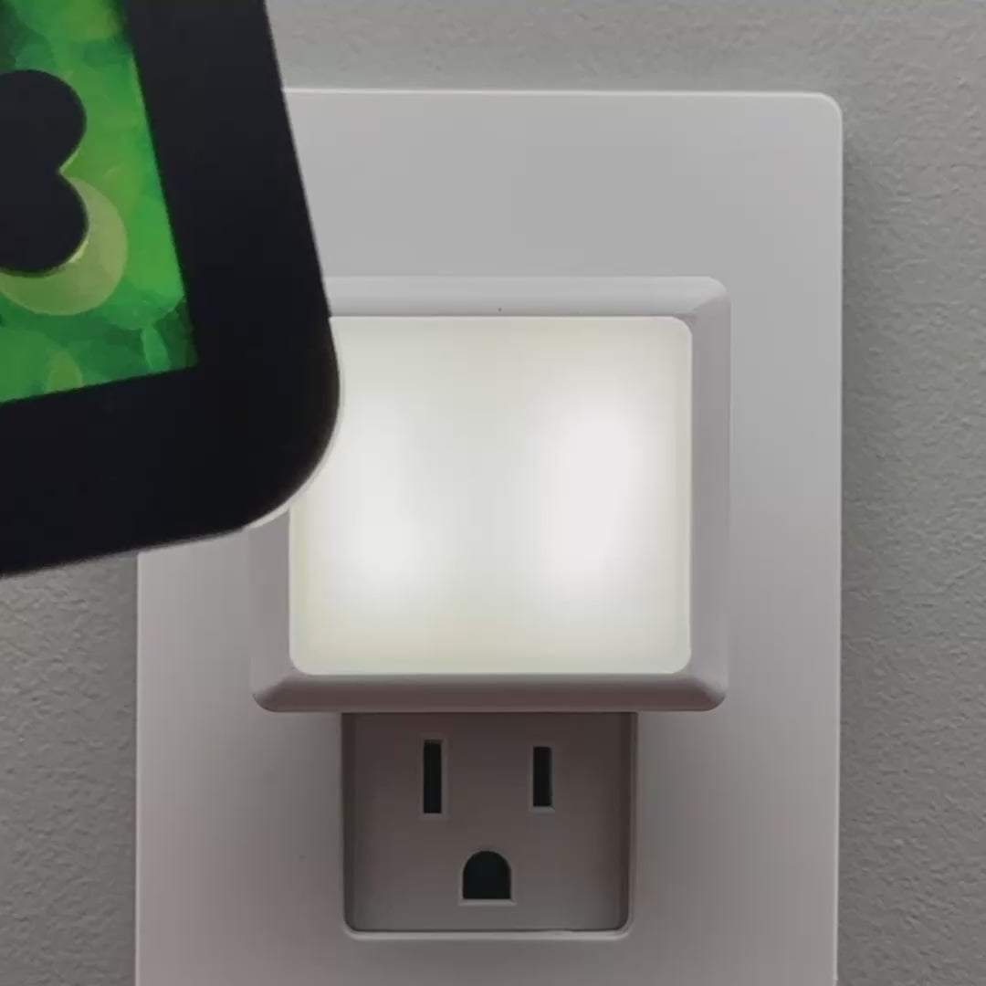 Load video: St. Patrick's Day Shamrock Night Light